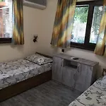 под ореха Villa *