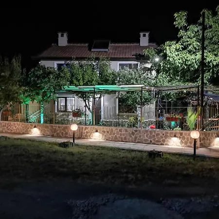 под ореха וילה