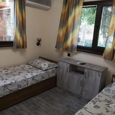 под ореха Villa *