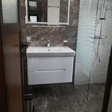под ореха Villa *